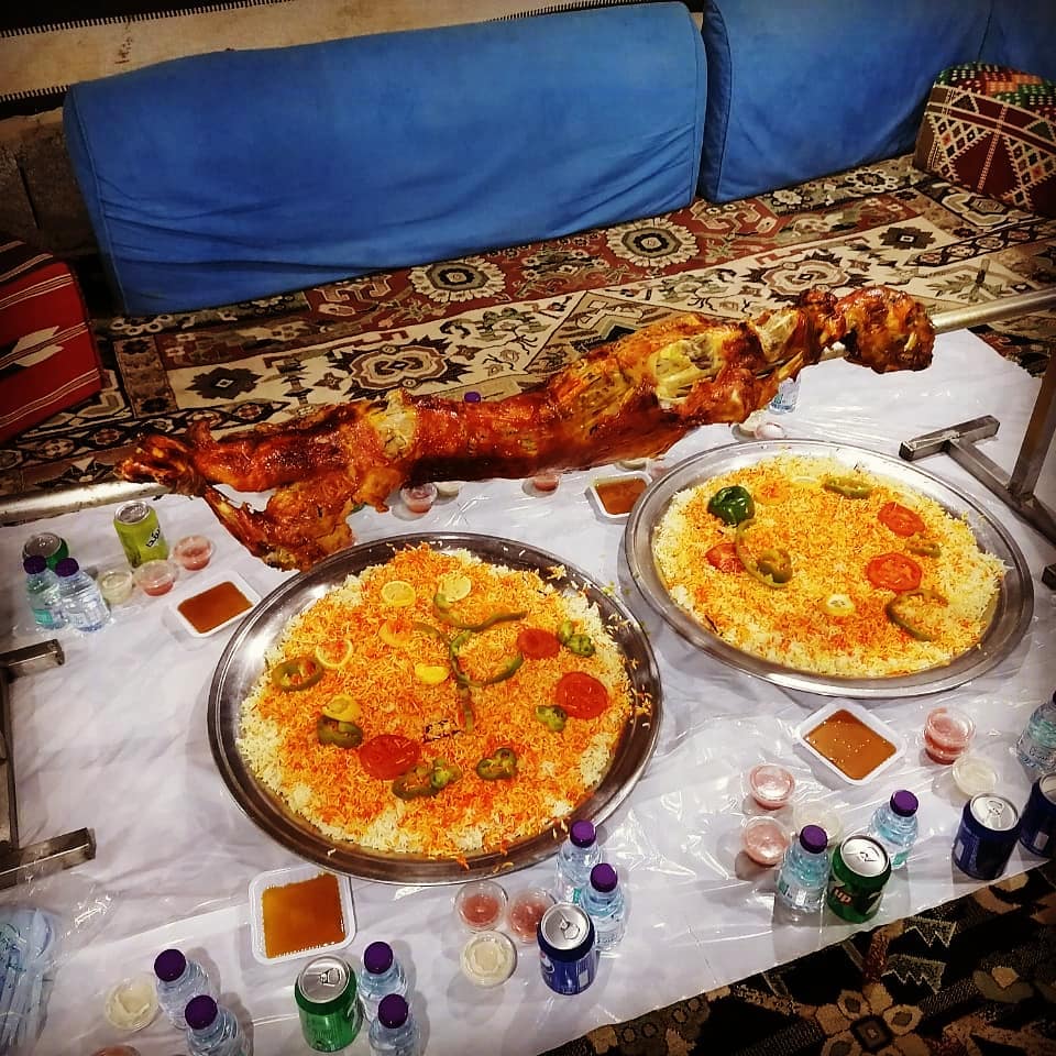 عرض الاسبوع خروف مشوي على الجمر يكفي ١٢ شخص ١٦ كيلوا ١٦٥٠ خروف مشوي يكفي ١٦شخص ٢٠ كيلوا ١٨