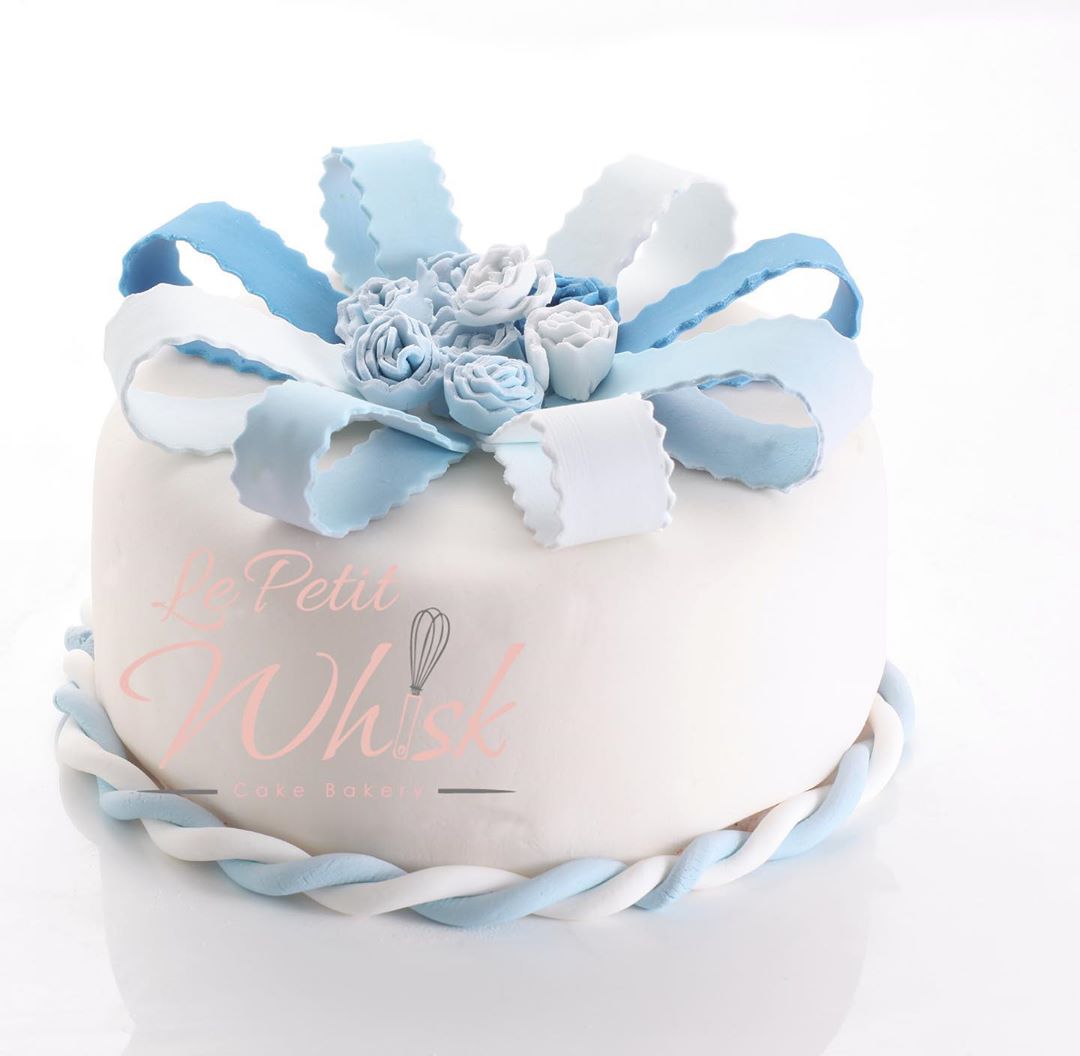 فوندان كيك: كيكة مغطاه بعجينة السكر #Fondant #Cake #كيكة #أناقة #creativity #فن #أنواع #ال