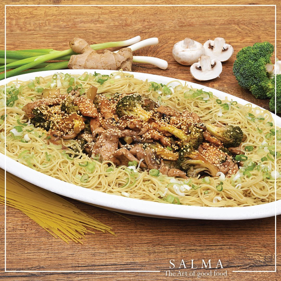 Chicken Teryaki w/ Broccoli & Mushroom . الدجاج الترياكي مع البروكلي والفطر مقدم مع النودل