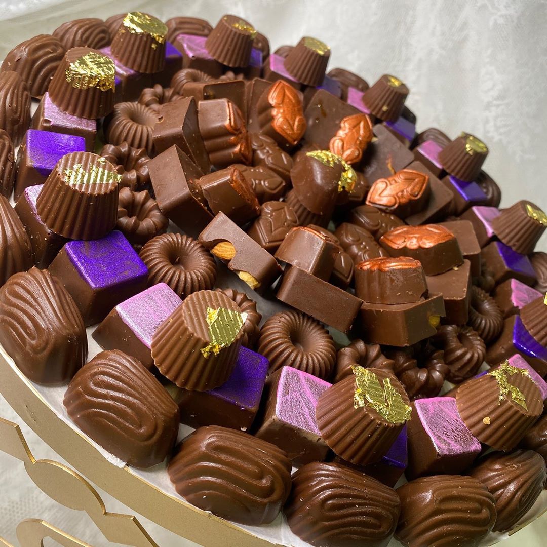 كوب من الشاي وقطعة الشوكلا سبب كافي للشكر ☕️♥️' #dh_chocolate . . #الرياض #الخرج #السيح #
