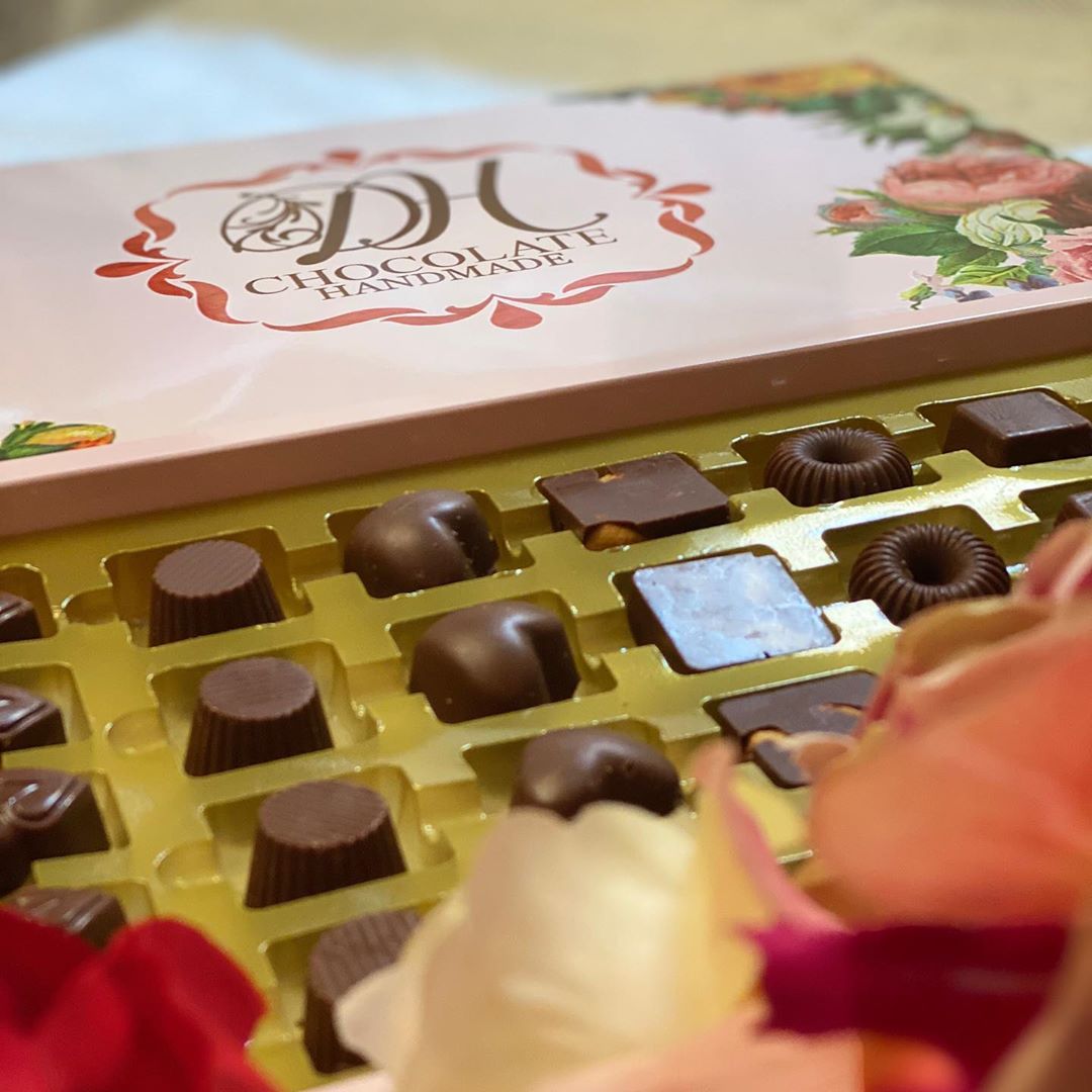 إستمتع بشوكلت دي إتش و#خلك_بالبيت .#dh_chocolate #stayhome . .
