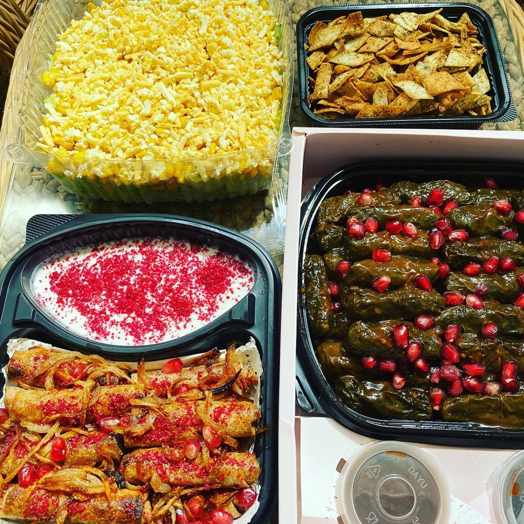 اذ اجتمع ورق العنب مع المسخن الطعم حكاية يحكي بها يومك ❤️ #ورق_عنب #ورق_عنب_ناطع #سلة_فطور
