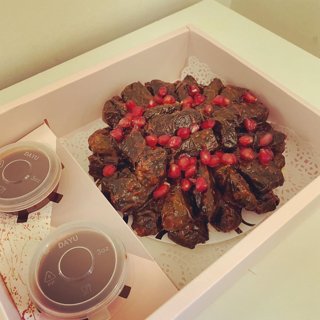 طلبية اليوم ورق عنب ناطع بدبس الرمان ٣٠ حبة+ علبتين صوص سبايسي بألف عافية #سلطة #سلطاتي #و