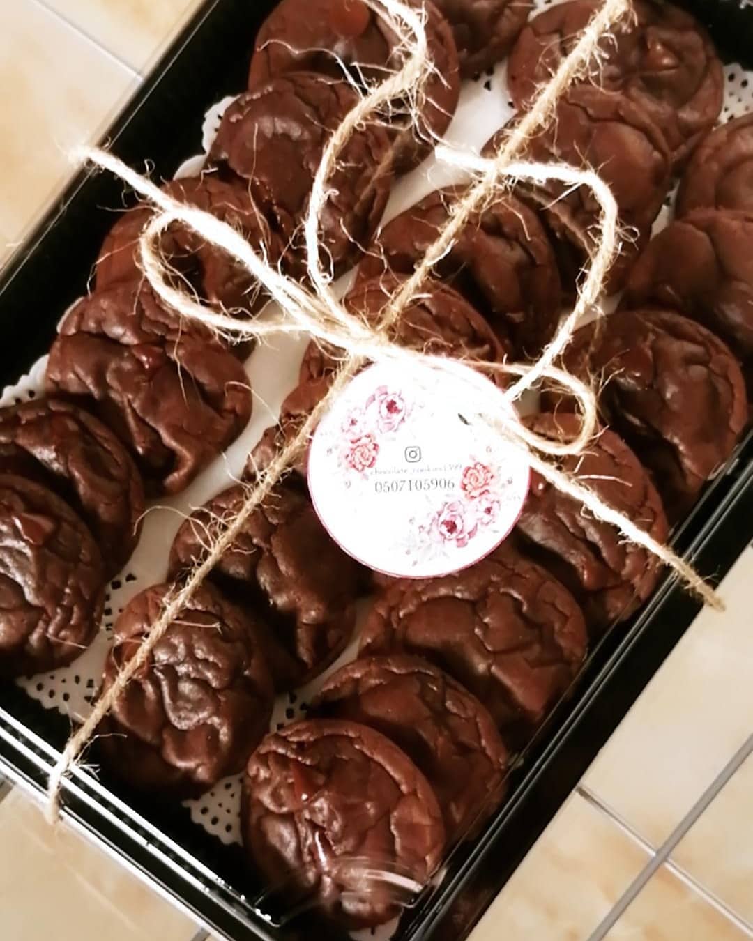 . الآن تتوفر لدينا كميات مختلفة من الكوكيز متوفرة للطلب تم توفيرها بناء على طلبكم♥️✨ . بو
