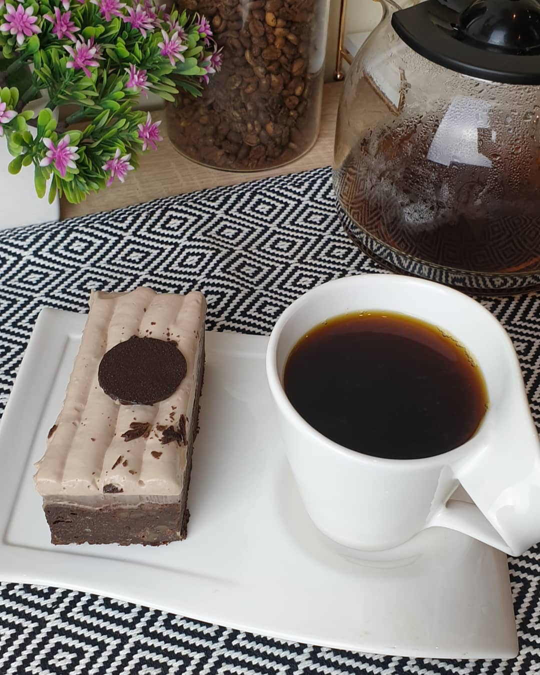براوني بالكريمة المنكهة بالقهوة #قهوه #كيك #حلا #حلويات #الرياض #استراحات #موسم_الرياض #ca