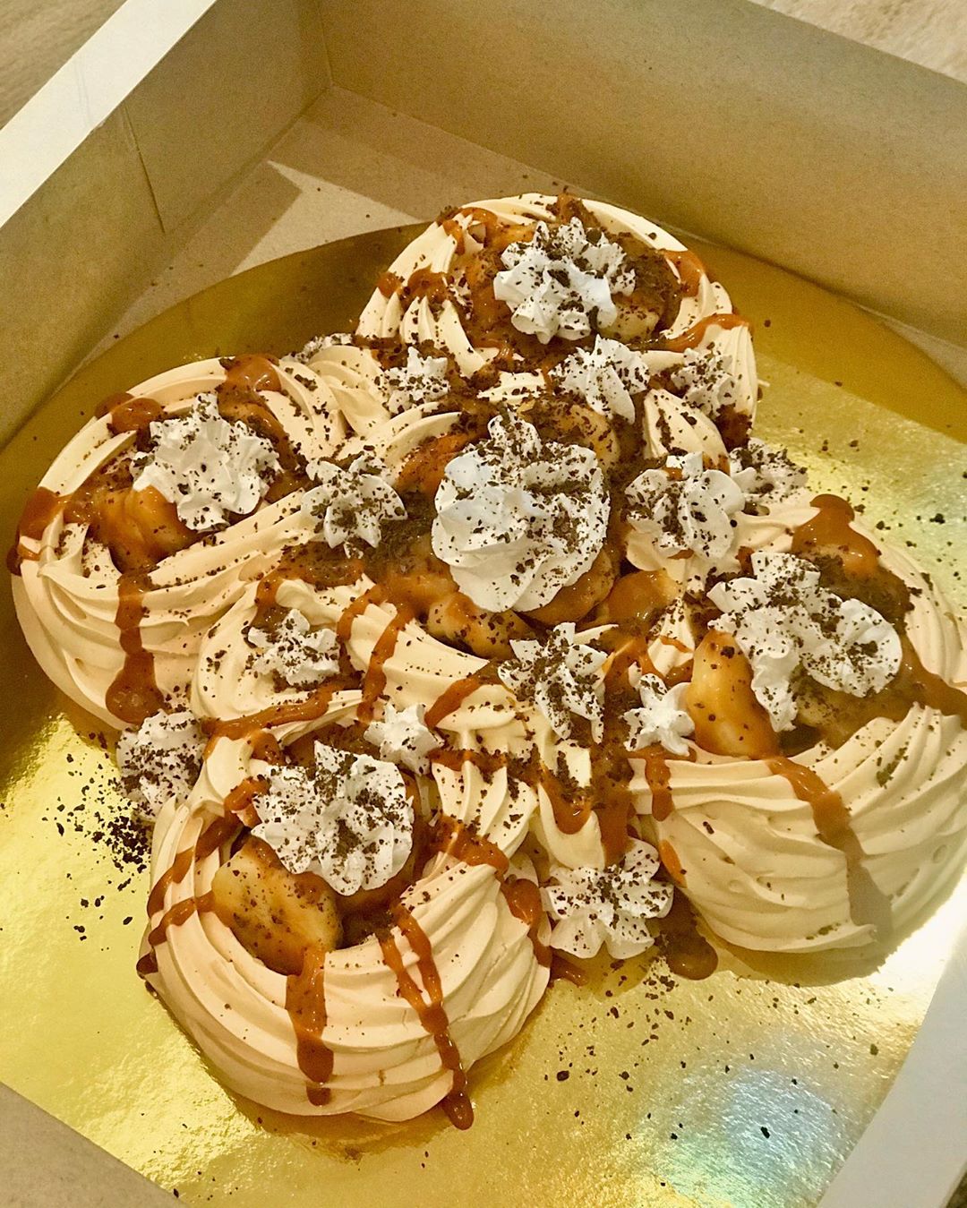 Banoffee Pavlova Cake
