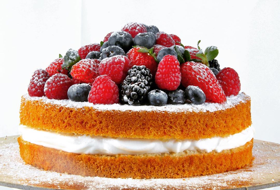Victorian Cake with berries ♥️