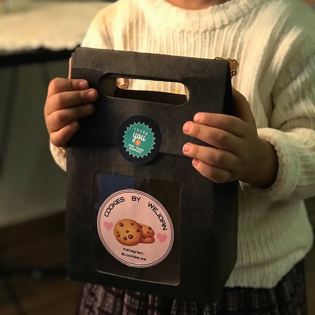 • تقاومون هاليدين؟ أنا بالنسبة لي أقدر أقاوم هاليدين بس طبعًا ماأقدر أقاوم لذاذة كوكيزنا #