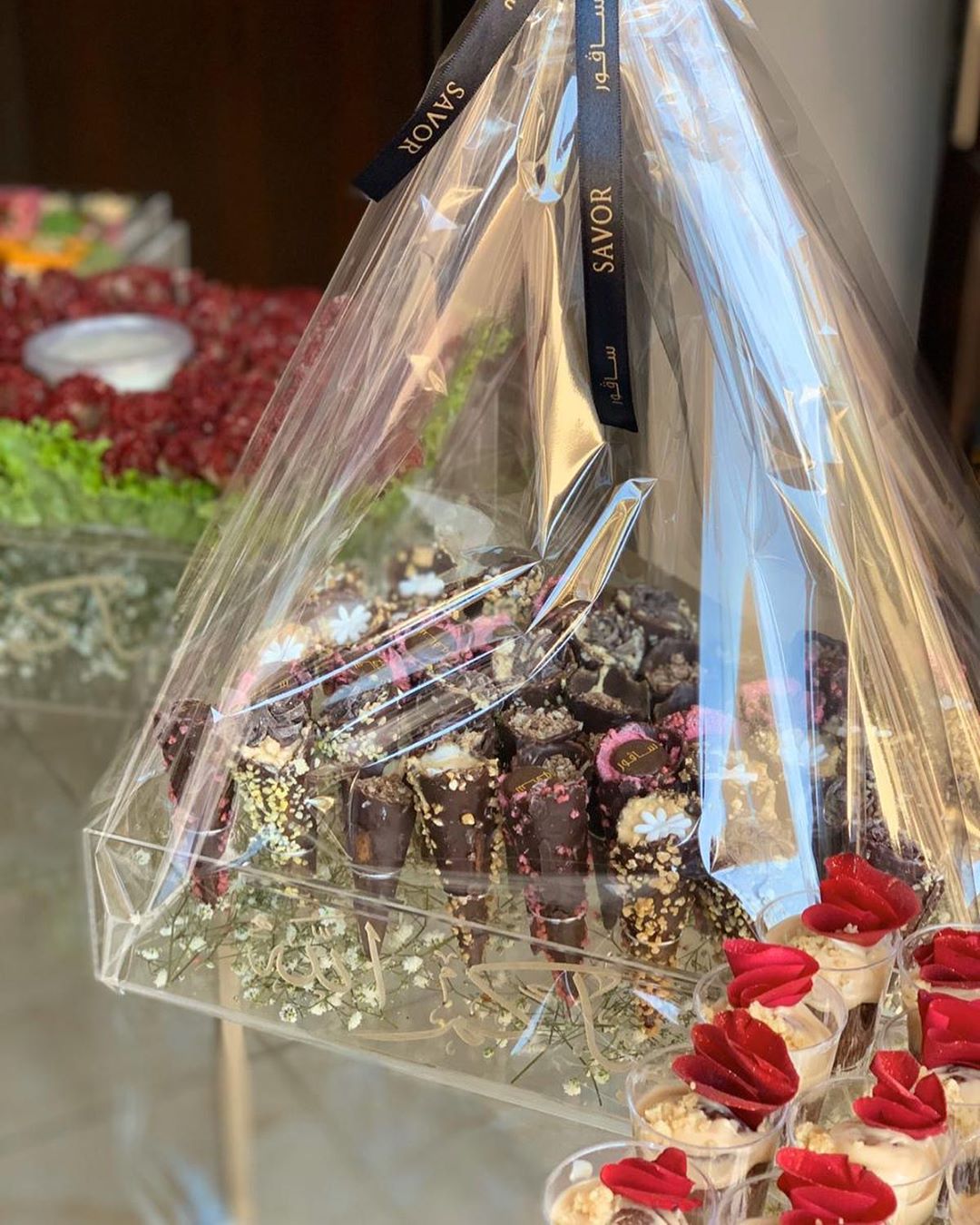 كونز حلو بصينية اكريلك و ورد طبيعي *غير مسترده* محشي (لوز،فراولة،ليمون،كندر) ٤٥حبة ٢٨٠