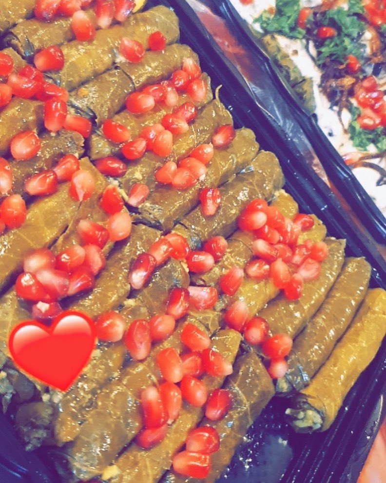 اللي حاب يكمل سفرة الفطور بورق عنب حامض ولذيذ لا يتردد بالطلب وكل عام وانتم وأحبابكم بخير