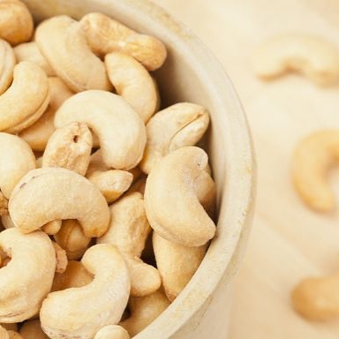 الكاجو اكثر مكون متعدد الاستخدامات يحبونه النباتيين، لكن ايش تعرفوا عن فوائده واثره على ال