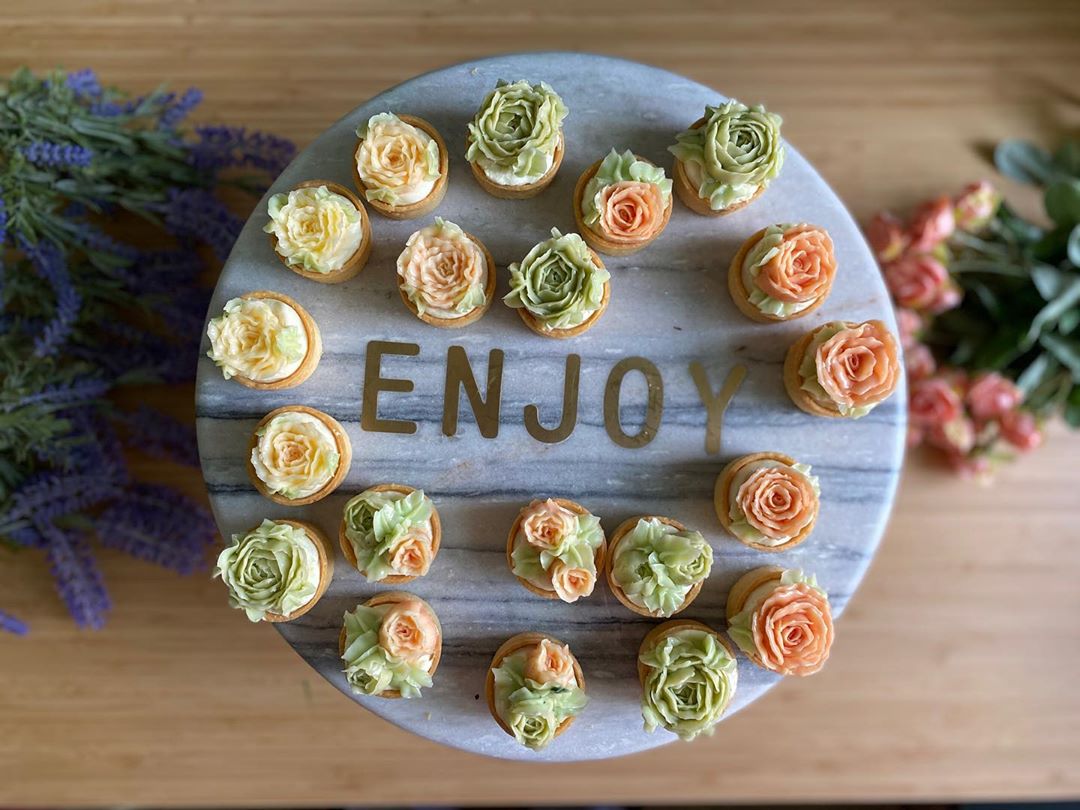 . . . #minitarts #tart #buttercreamflowers #spring