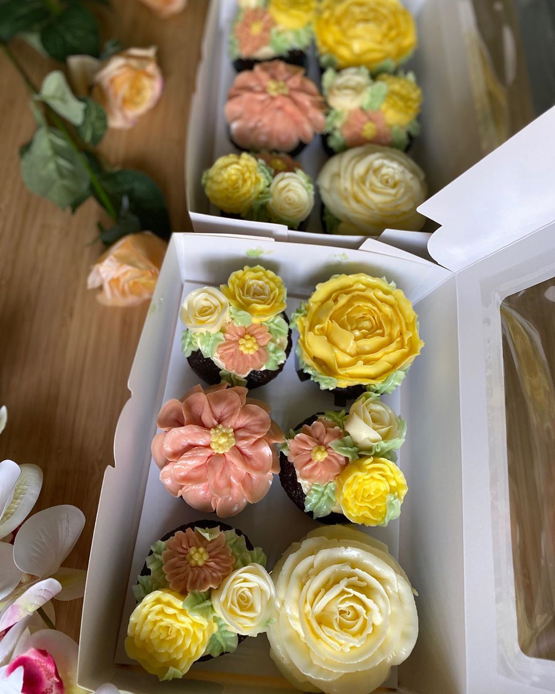 Stay Home , Be Save and Eat cupcakes . . . #cupcakes #stayhome #sweet #flowers #cupcakesof
