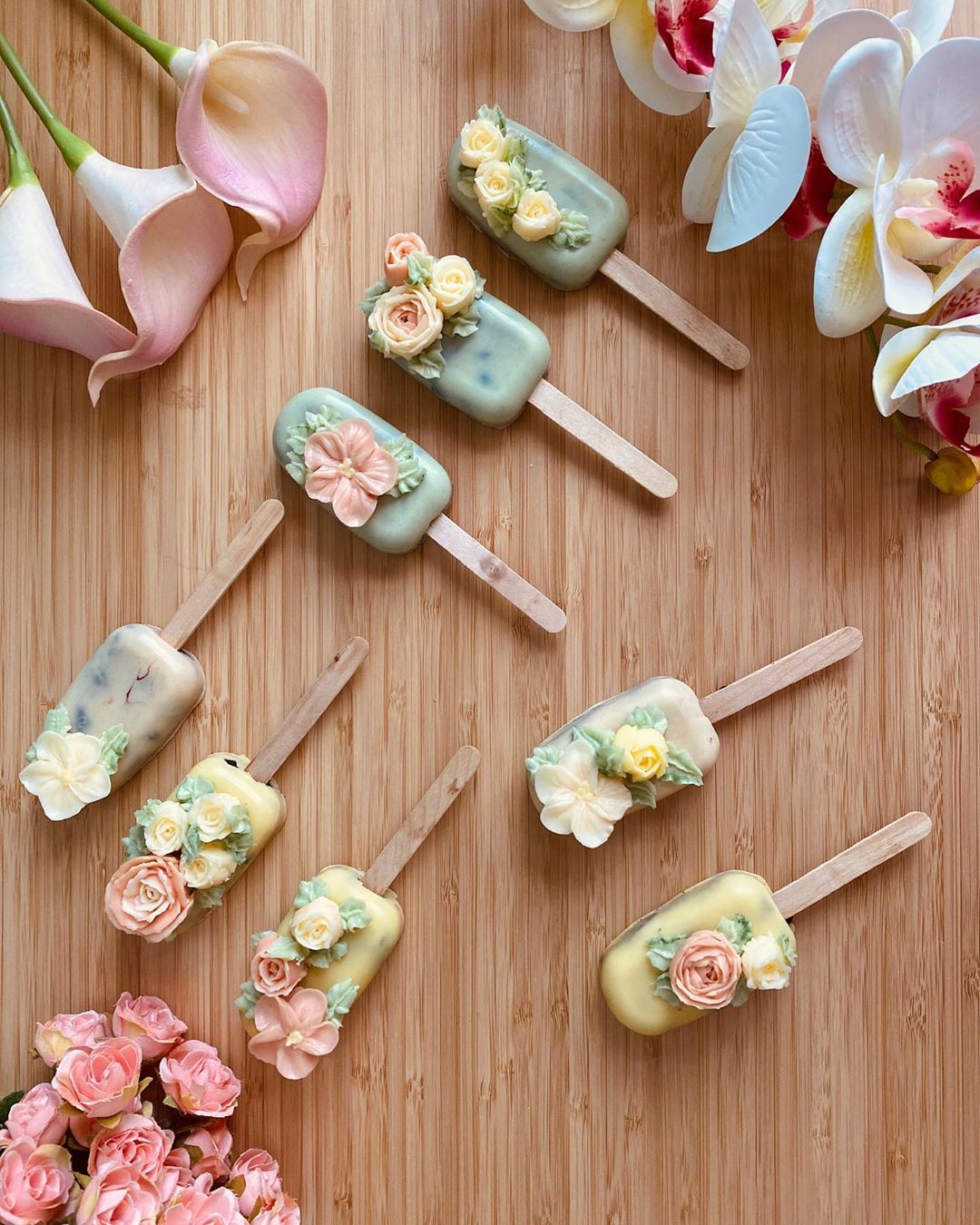 بوبساكال بحشوة الشوكولاته . . . #flowers #buttercreamflowers #foodiesofinstagram #foodphot