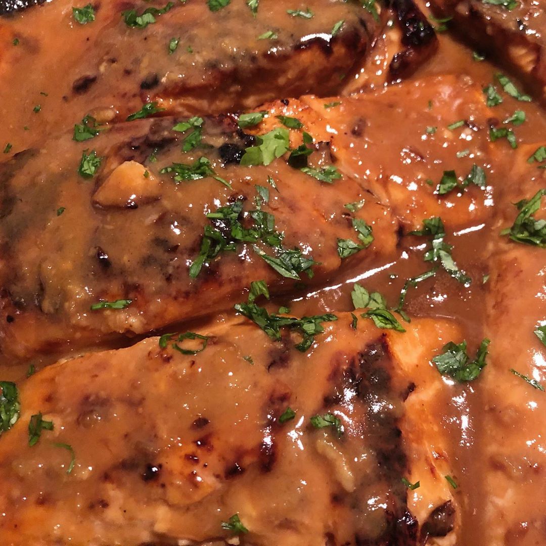 Honey Garlic glazed #Salmon #سلمون بالثوم و العسل ❤️ . . . . . . . . . . . . . . . . . . .