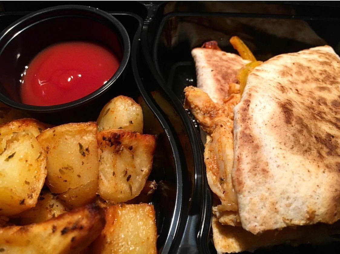 #كساديا #الدجاج مع #بطاطس #مشوية او #مهروسة ! #chicken #quesadilla with #grilled or #mashe