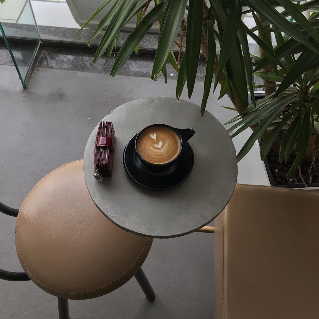 لو باتَ سهمٌ من الأعداءِ في كَبدي ‏ما نالَ مِنَّيَ ما نالتْهُ عيناك .. #coffee
