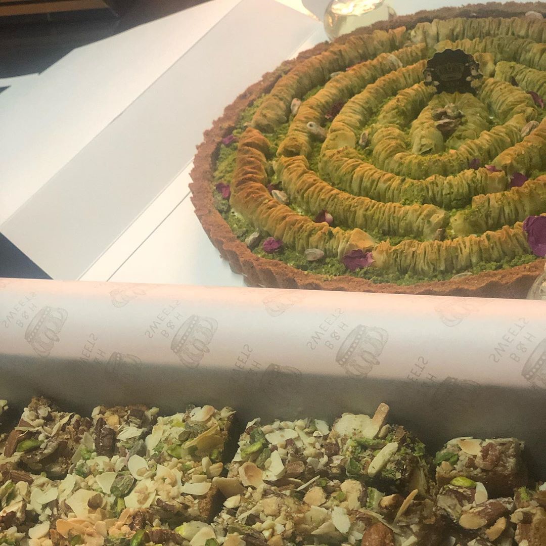 طلبية زبونه عليها بألف عافية