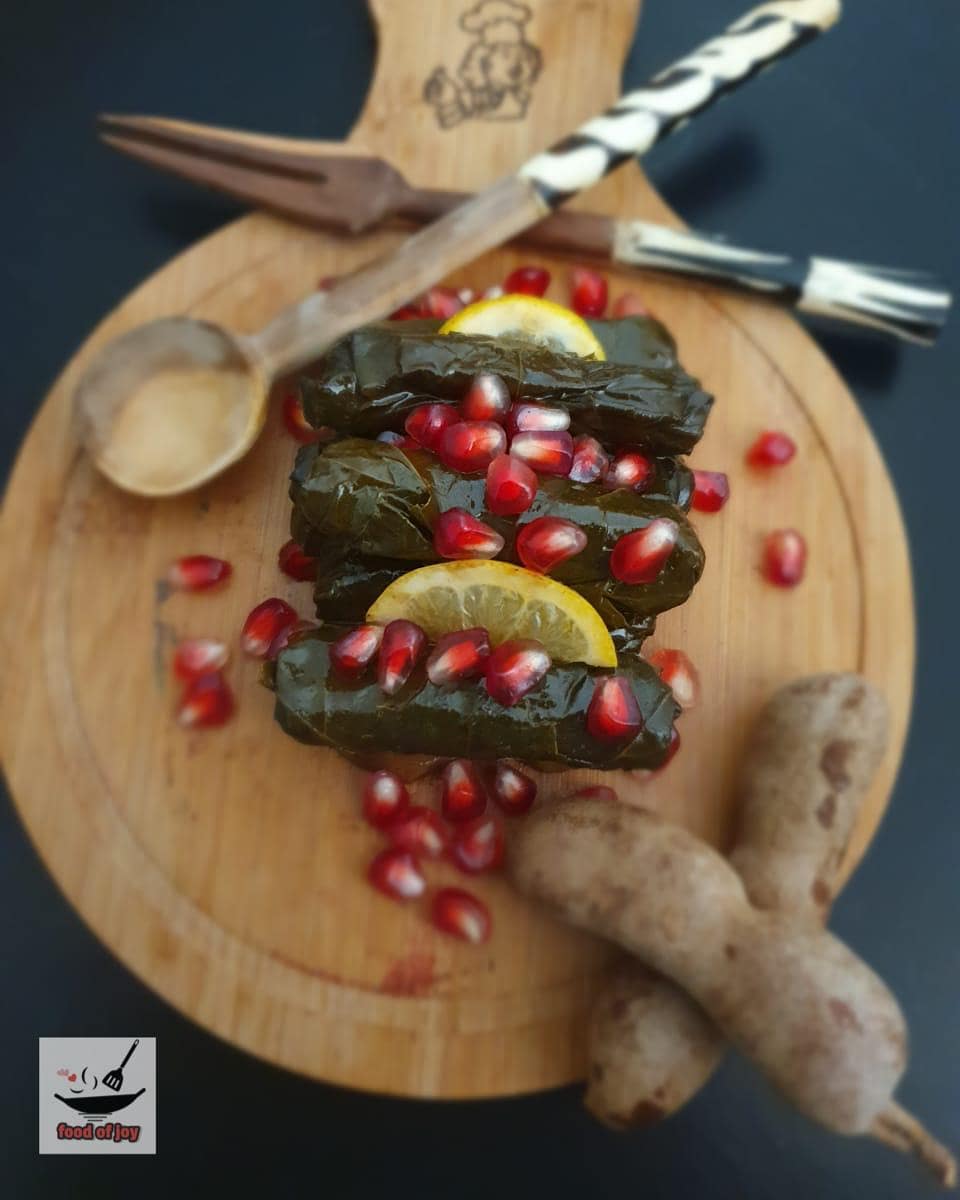 ورق عنب بالحمر