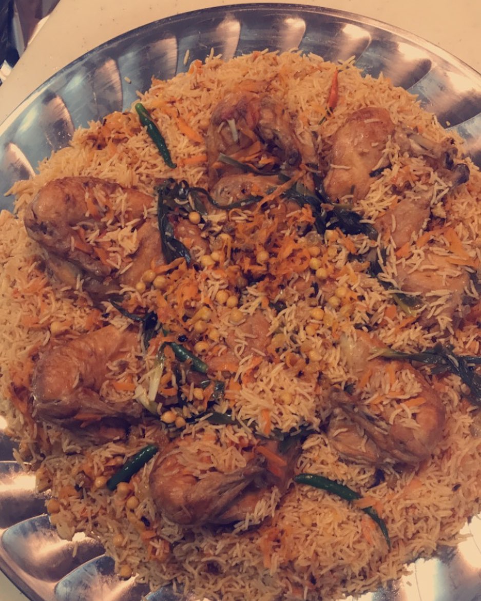 رز بخاري الدجاجة ٦٠ ريال مع السلطات ( سلطة خضراء ، سلطة حارة )