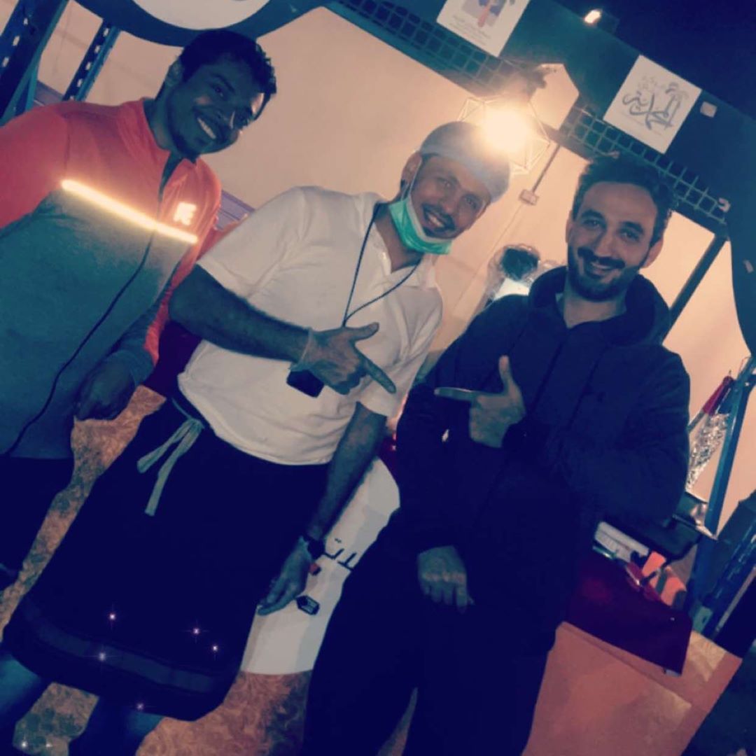 اتشرفت يوم الجمعه بلقائي مع الخلوق الحبوب شيف عزيز من عظماء الطبخ ❤️❤️ والله شرفتنا ونورتن