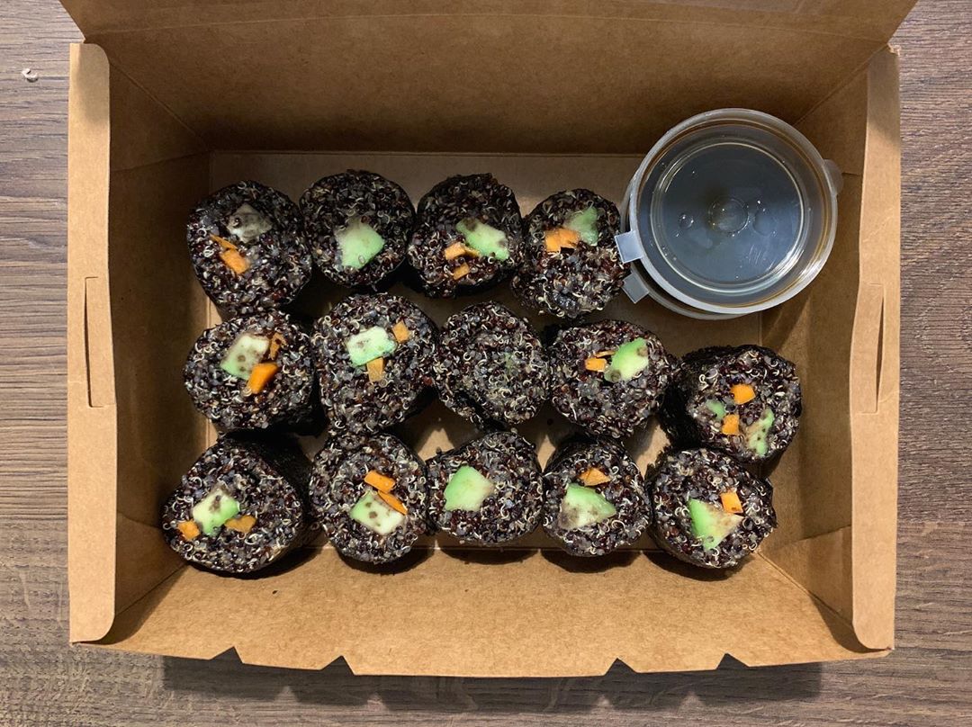 Black Quinoa Vegan Sushi - سوشي بالكينوا السوداء، طلب خاص للأمس - - #vegan #quinoa #sushi