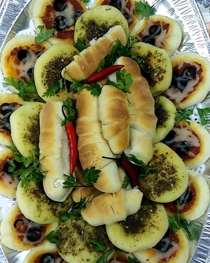 فطائر هشة مشكلة موجوده في قطوف وحلا الفيصلية ياتلحق ياماتلحق ‍♀️ ‍♀️ ♥️