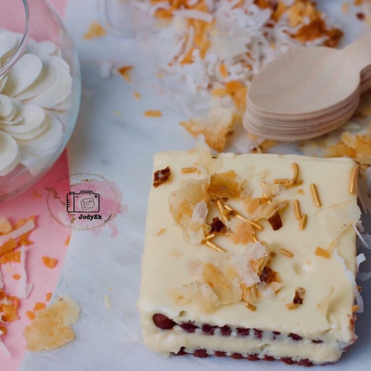 . حلى ( old.and.delicious ) البوكس يكفي من ٦ الى ٨ اشخاص ٩٥ريال . . تصوير المبدعه . . #حلى