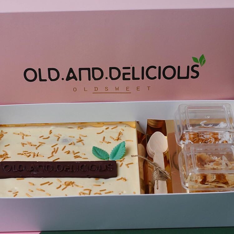 . حلى ( old.and.delicious ) البوكس يكفي من ٦ الى ٨ اشخاص ٩٥ريال . . تصوير المبدعه . . #حلى