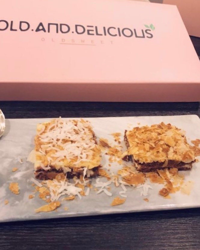 . حلى ( old.and.delicious ) البوكس يكفي من ٦ الى ٨ اشخاص ٩٥ريال . . #حلى_التمر #صوص_حلا #ح