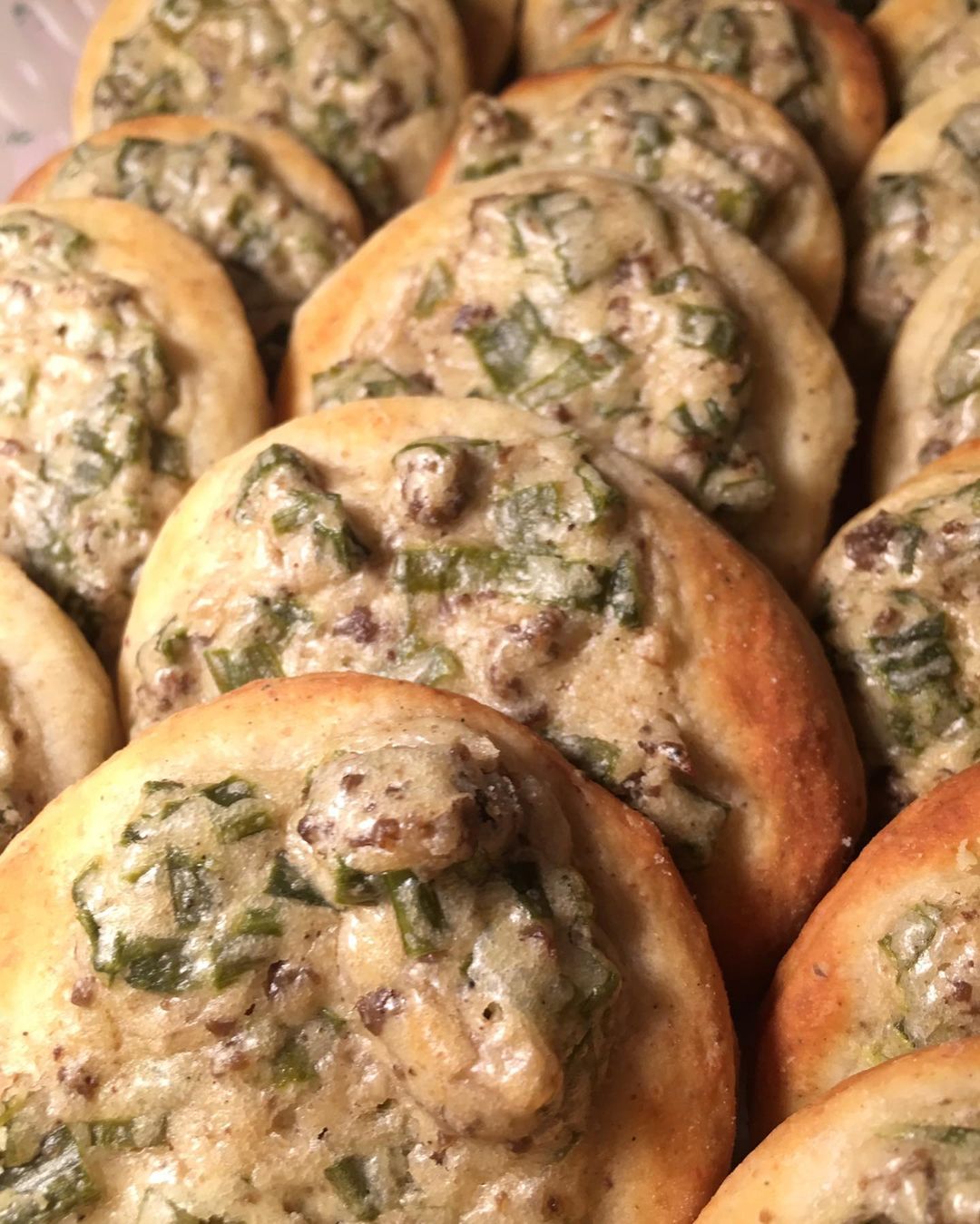 ❤️❤️ميني عيش ابو اللحم . . . للطلبات: الارسال على الدايركت ، أو واتساب : #yummy#bakery#pas