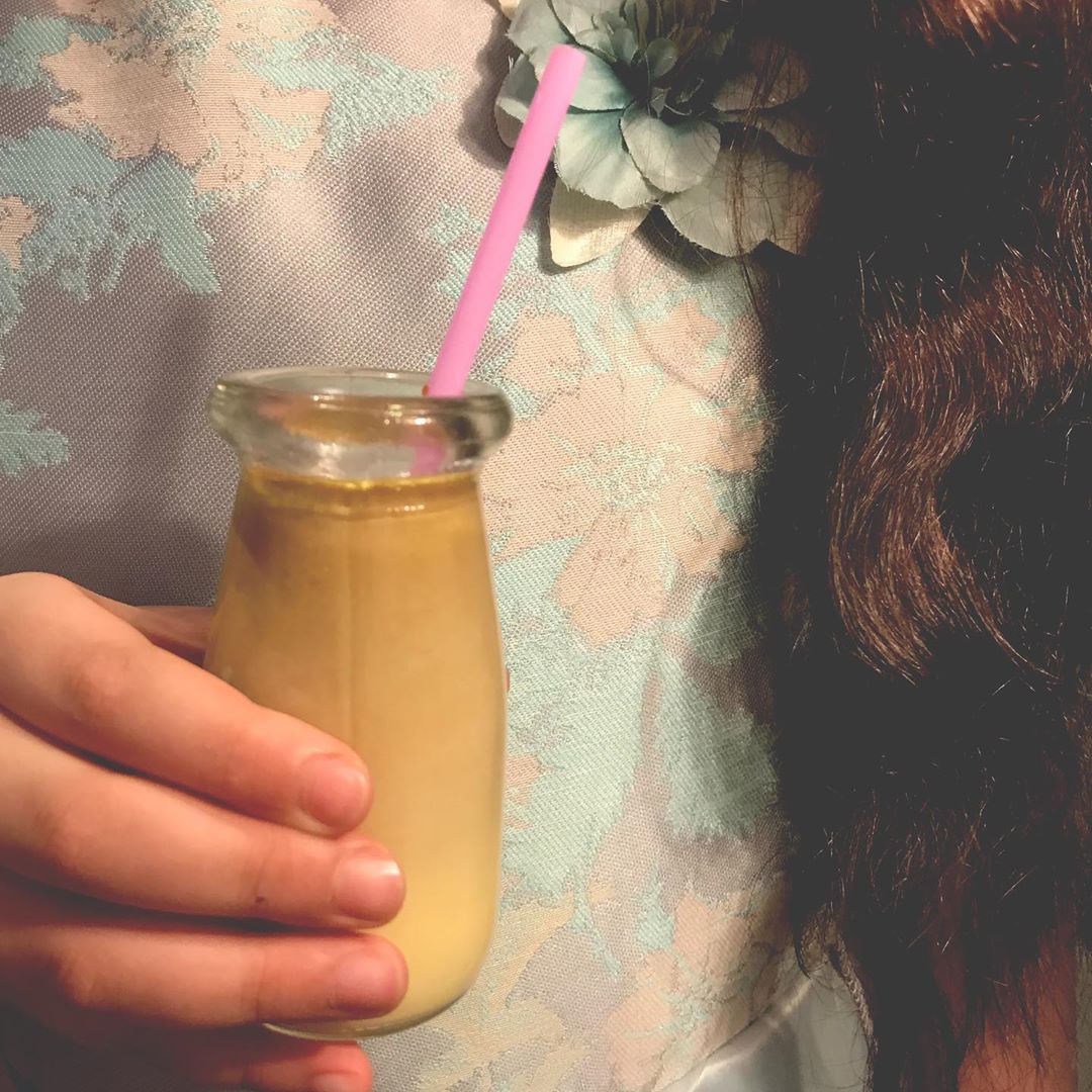 Saffron latte