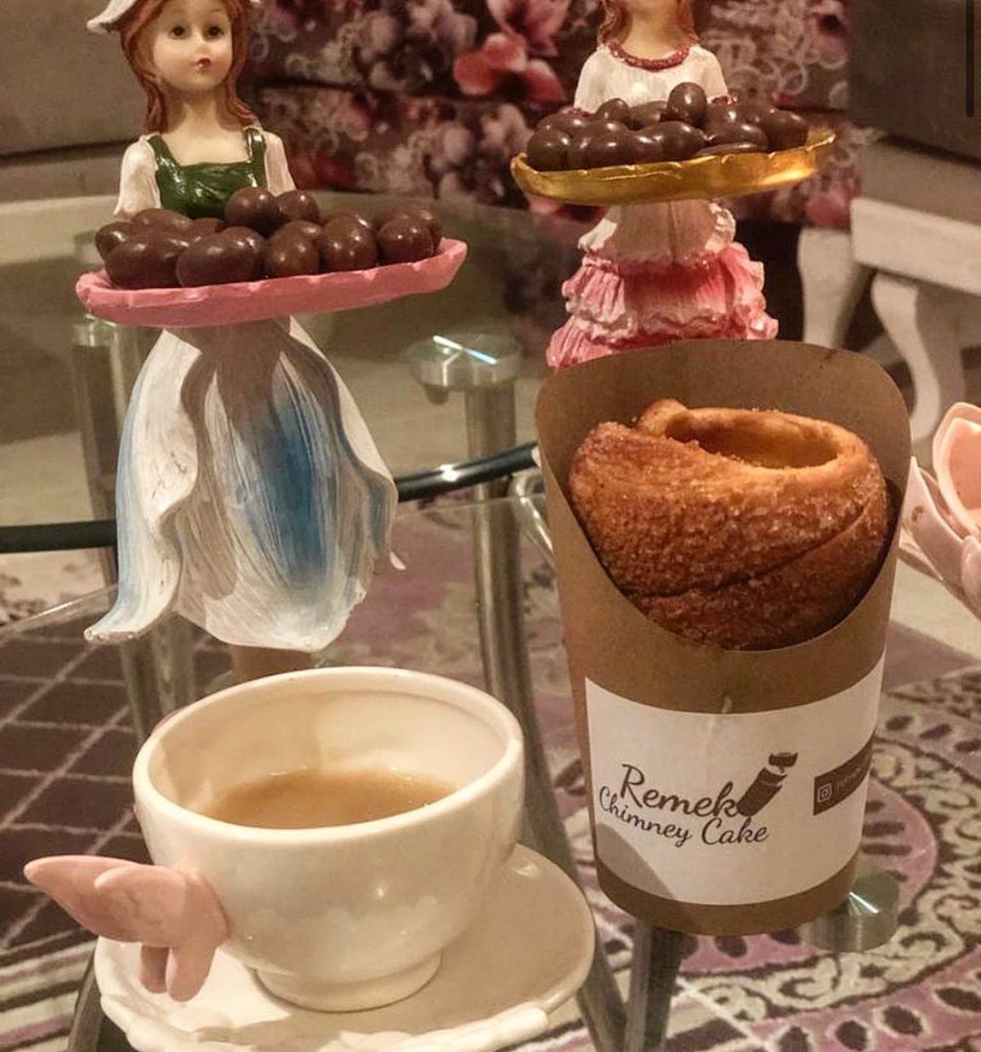 كيكنا الهنغاري نخبزه طازه يوميا #جوده #اناقه #لذاذه لا يفوتكم