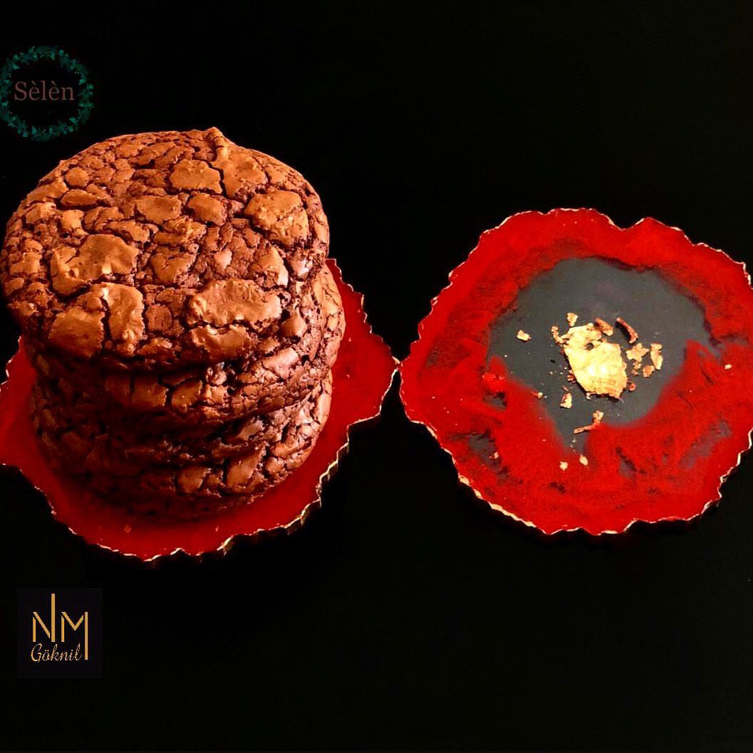 Love is in the air .... A special gift combination for your special one Chocolate cookies