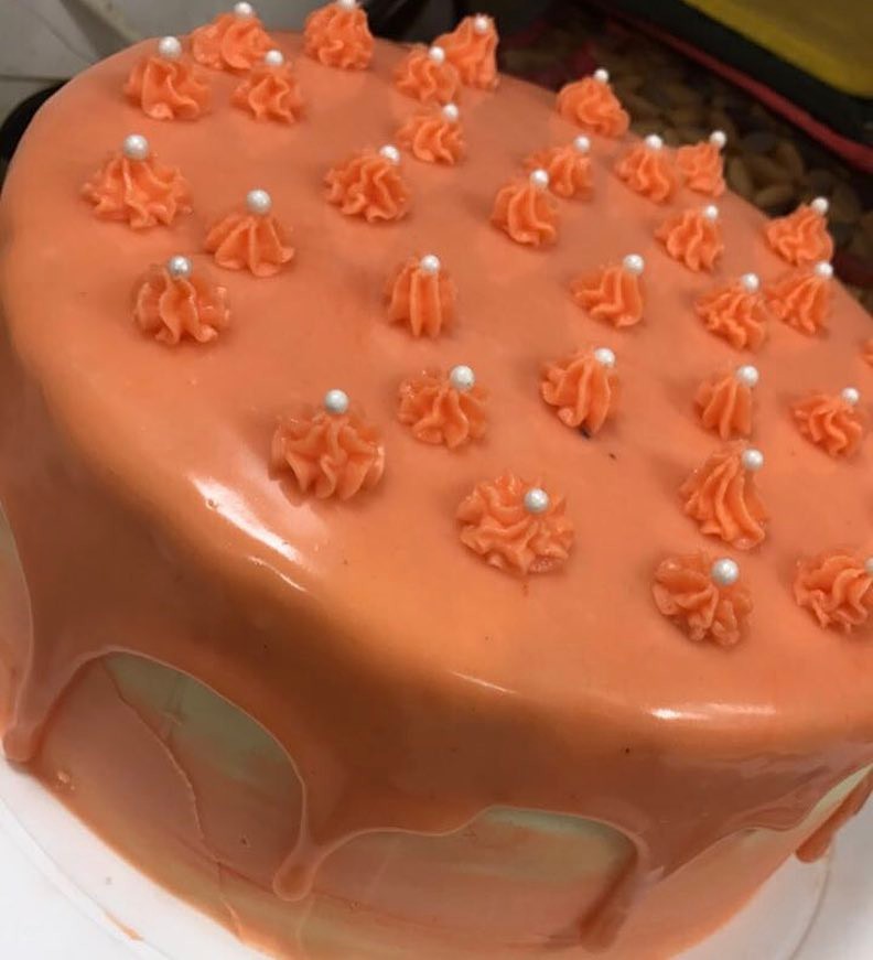 Vanilla cake with white chocolate ganache 250 SR