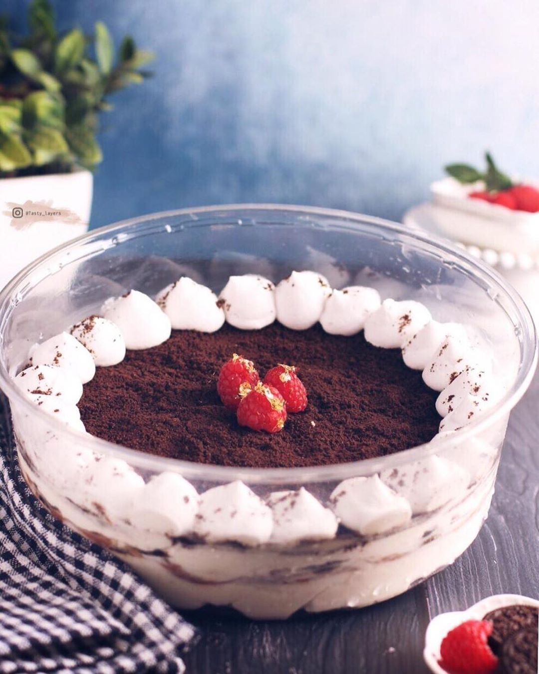 جديدنا ✨✨ . . Oreo ice cake ✨ ١٠٠ ريال طبقات الاوريو والكريمه الباااارده وطبقة شوكليت ل