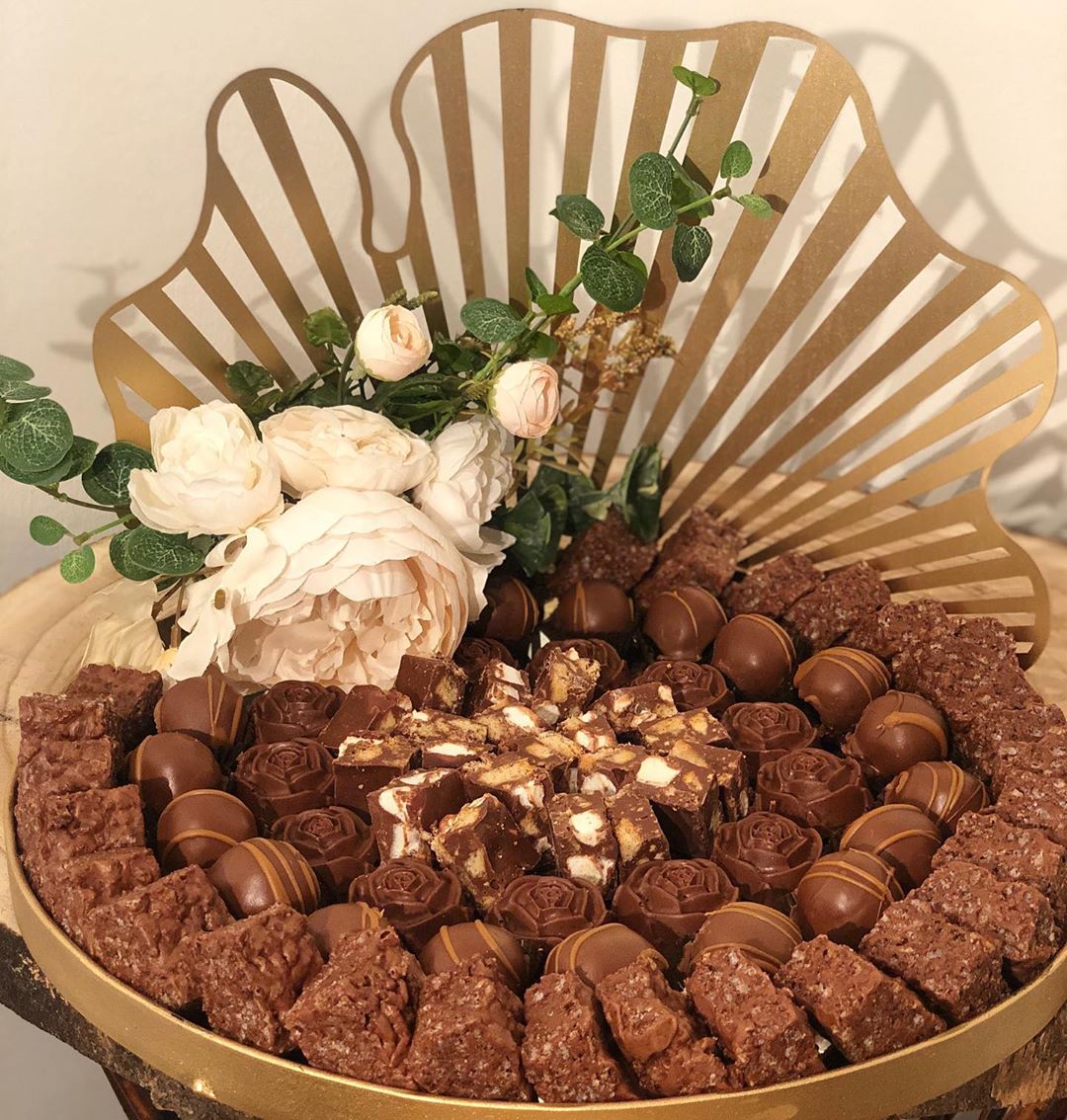تقديمات العيد السعر : ٣٥٠ ريال