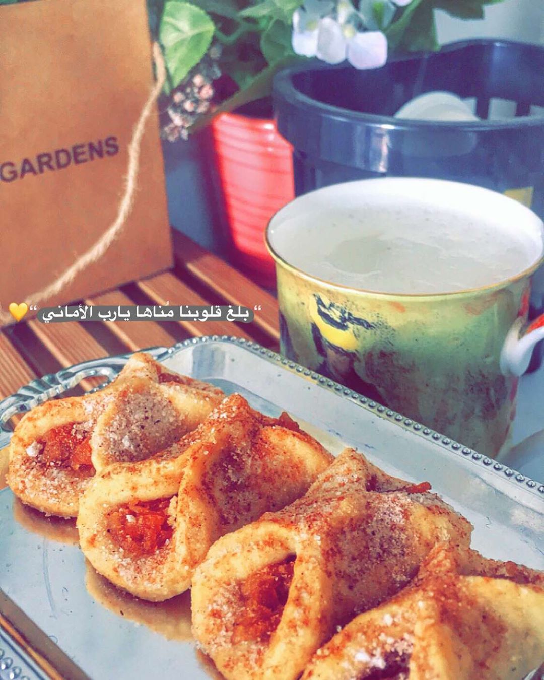 . . #حاتميه_سويت . . فطيرة التفاح باالقرفه والسكر✨ . . #حلويات#حايل#سينبون#دونات#فطيرة_تف