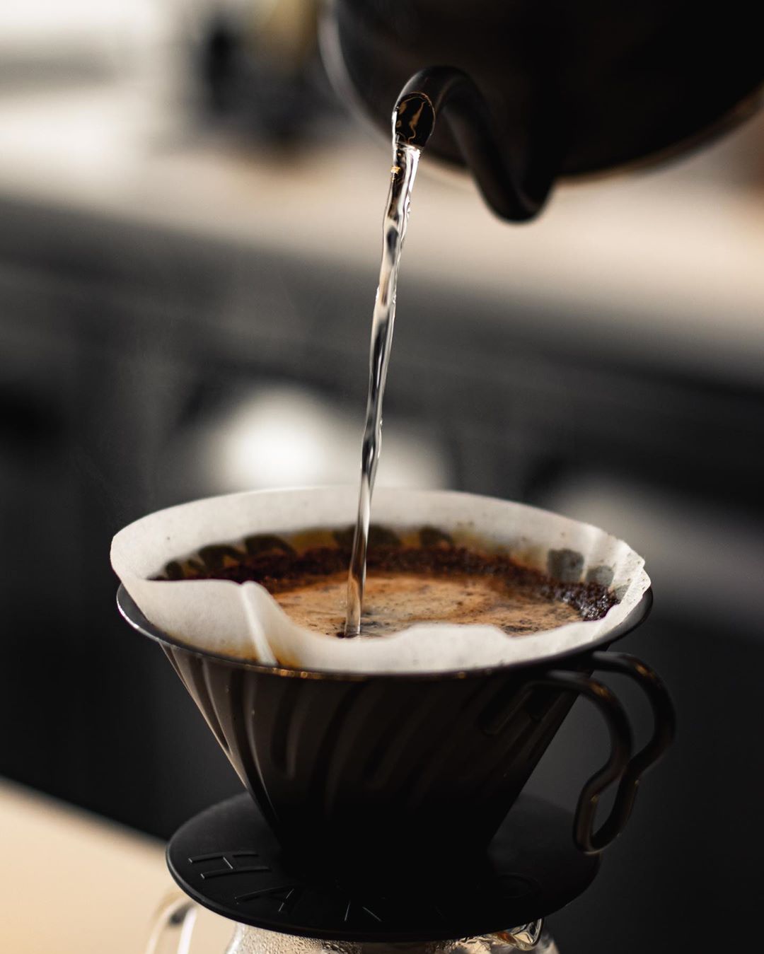 هل تعتقد إن فيه ناس مثل القهوة يعدلون لك مزاجك؟☕️ . #be_safe #seven_grams #7_جرام #GramsO