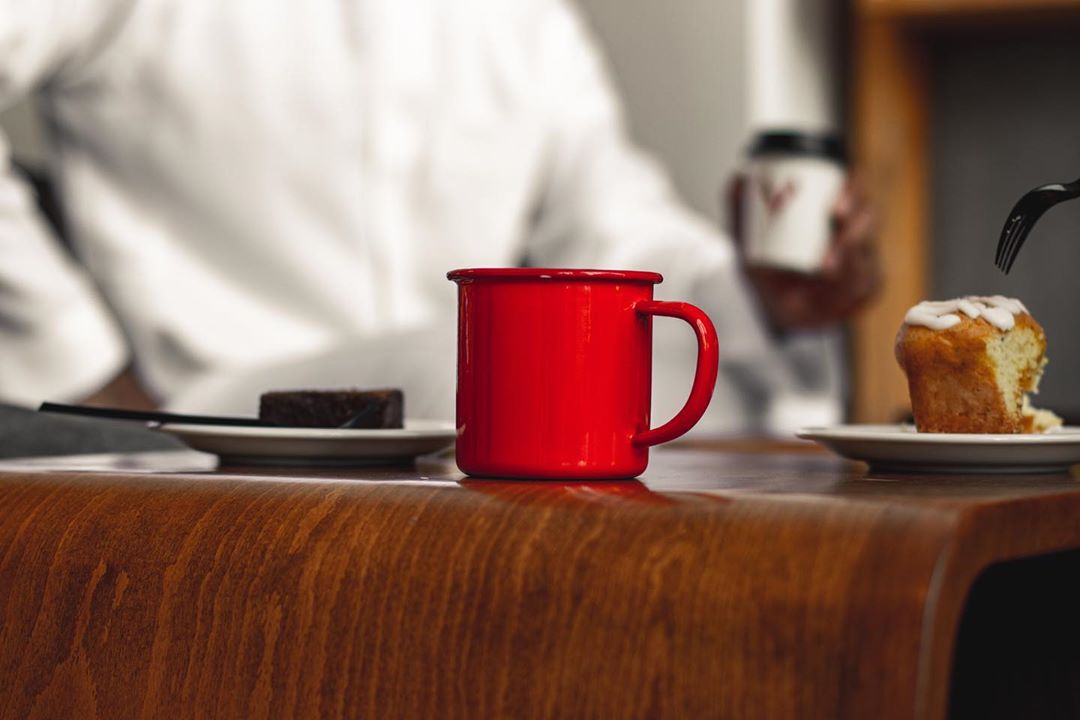 Sometimes having coffee with your friend, is all the therapy you need☕️ . #be_safe #seven