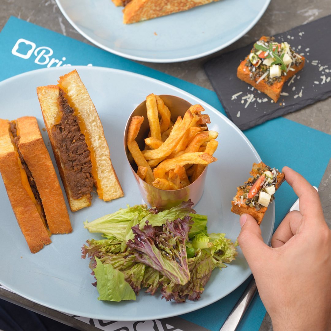 Surprise your taste buds with the exquisite taste of our pulled beef sandwich فاجيء حواسك
