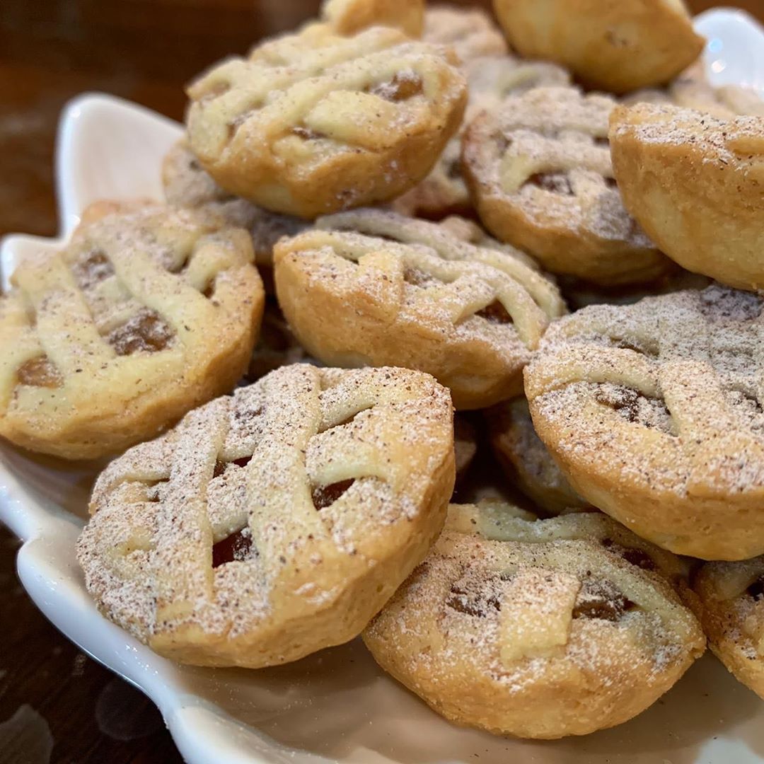 Apple pies