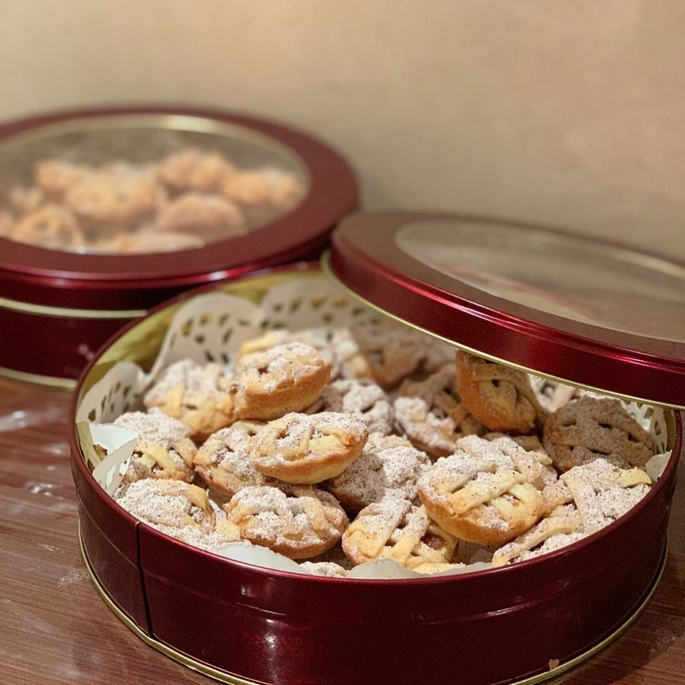 Apple pies