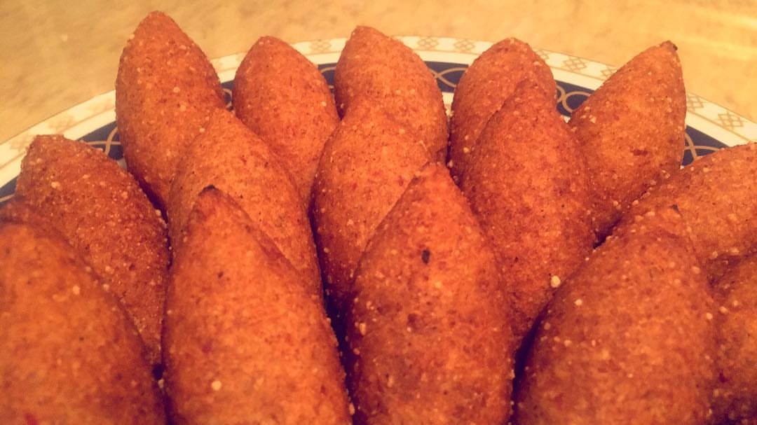 عصرة ليمون مع #كبتنا وبتدعون لنا ​​ ​ #كبة_برغل بالدجاج واللحم ​ فيه مفرز وفيه مقلي ​ في م