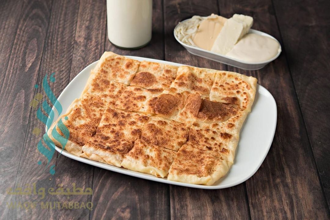 صباح الخير ☀️✨ خلي فطورك من مطبّق واقف وأطلب مطبق مكس الجبن اللذيذ