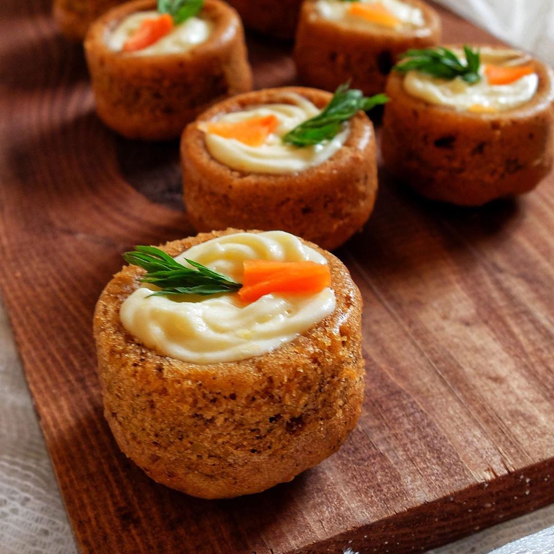 Carrot Cupcake✨ ميني كب كيك الجزر بطبقة الكريمة اللذيذه ✨ للطلب : ٢٤ حبه ب١٢٠ ريال