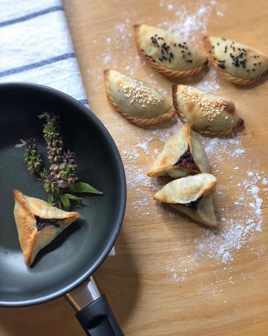 معجناتك صحية ولذيذه مخبوزة بالفرن في رمضان من Bs Gourmet #fresh #pastries #yummy #instadai