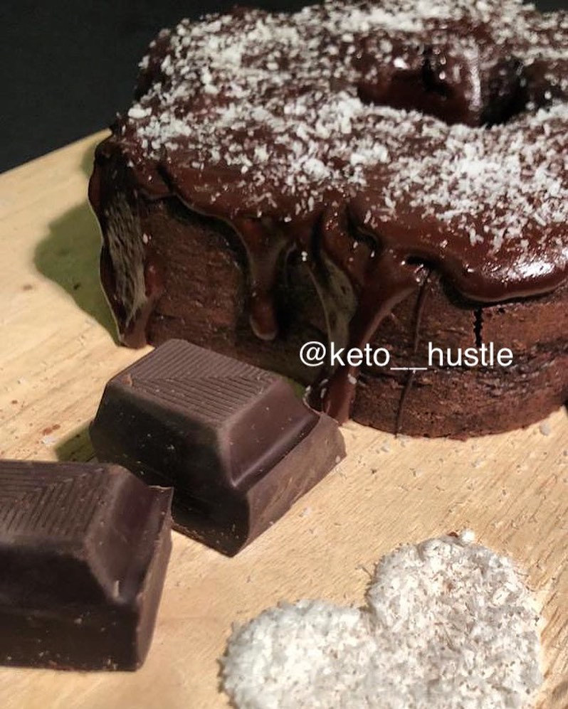 Molten keto chocolate cake ✨ -تحتوي القطعة على ٨ جرام كارب - - -الطلب قبلها بيوم - قطعة ك