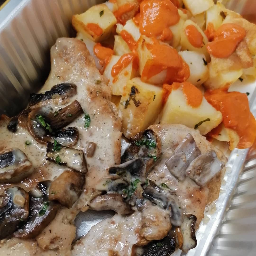 دجاج بالفطر مع بطاطا حره