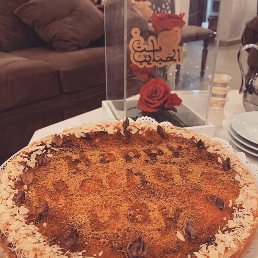 أمي انتي الماضي والحاضر والمستقبل أنتي عمري كله يوم واحد في السنه لايفيك حقك اعتذر منك فهم